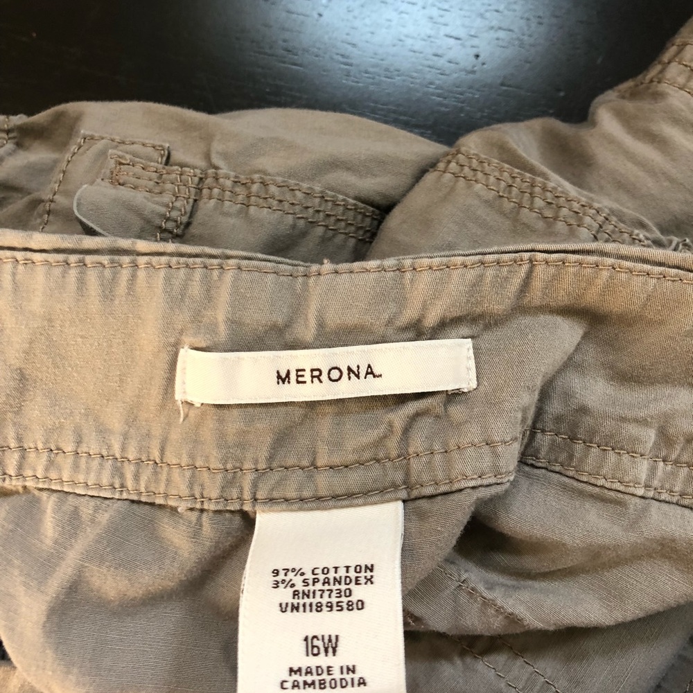 Women’s capri cargo pants